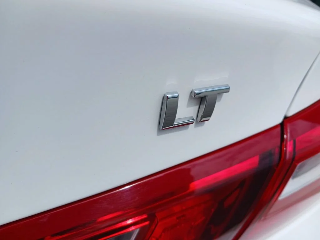 Used 2024 Summit White Chevrolet 1LT image 28