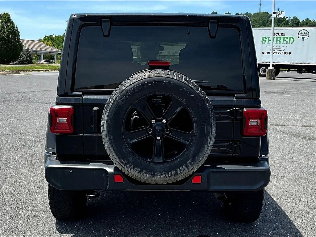 Used 2022 Black Jeep Unlimited Sahara Altitude image 5