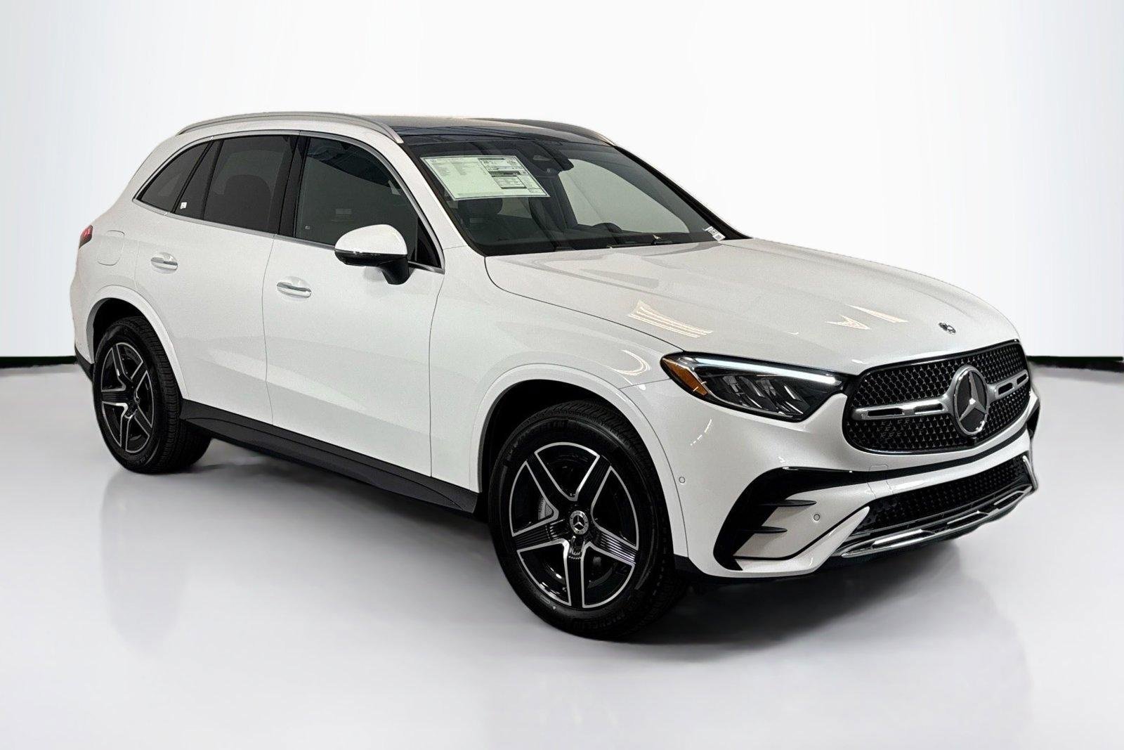 New 2026 Manufaktur Moonlight White Metallic Mercedes-Benz GLC 300 image 3