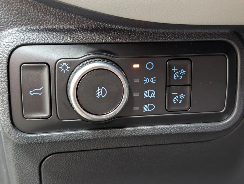 New 2026 Star White Metallic Tri-Coat Ford Active image 9