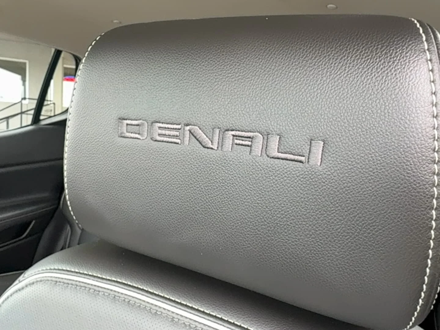 Used 2020 White GMC Denali image 10