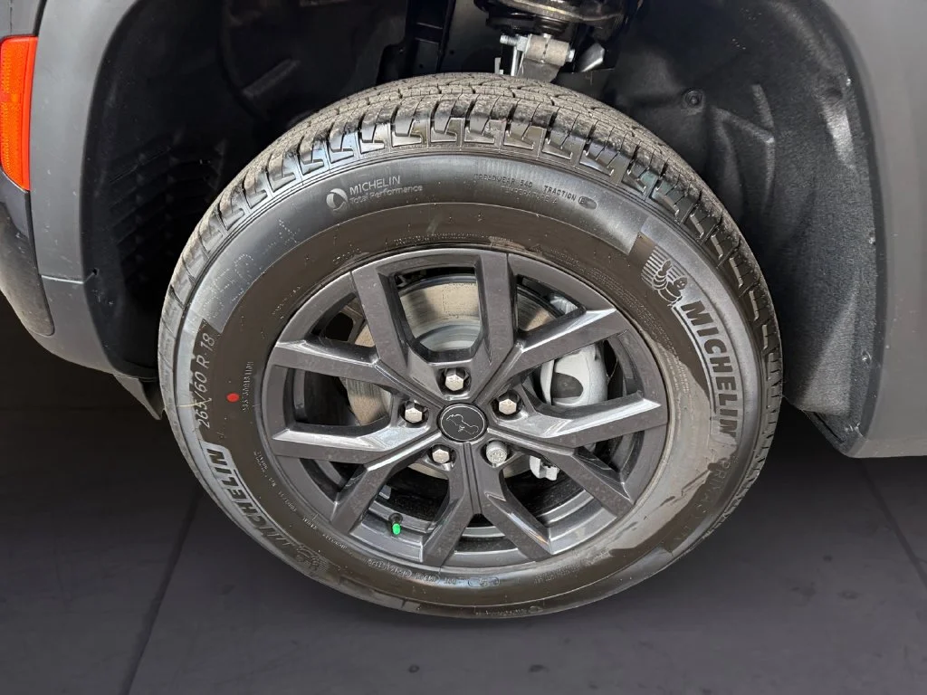 New 2027 Black Jeep Laredo Altitude image 9