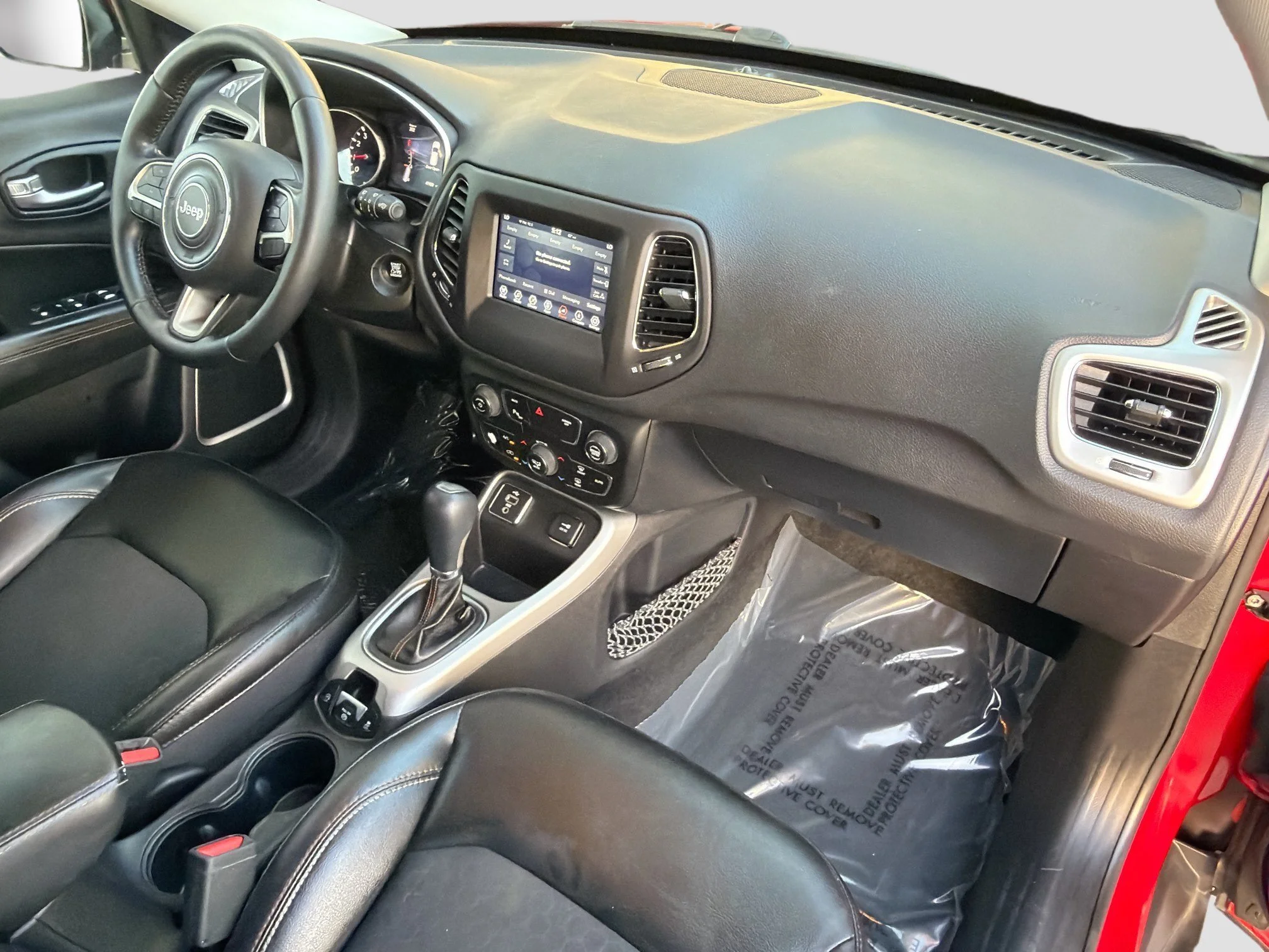 Used 2018 Redline Pearlcoat Jeep Latitude image 13