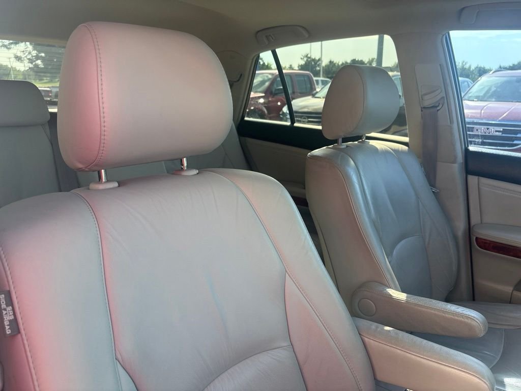 Used 2004 Blue Lexus 330 image 25