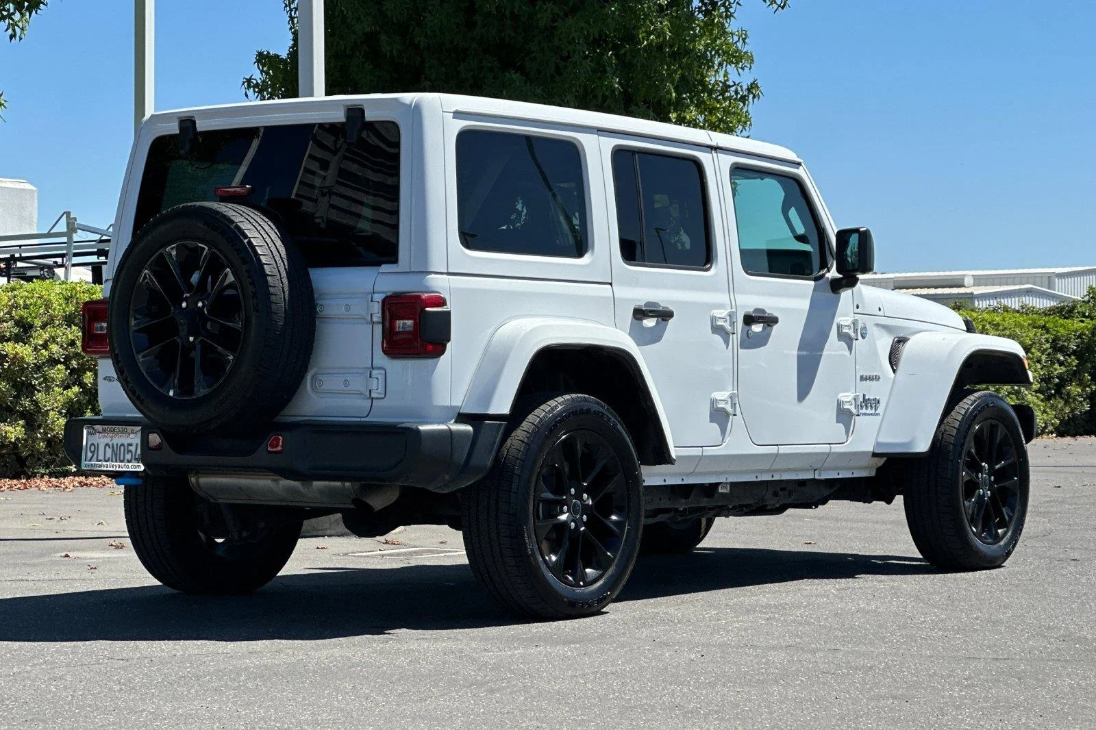 Used 2024 Bright White Clearcoat Jeep Sahara image 4