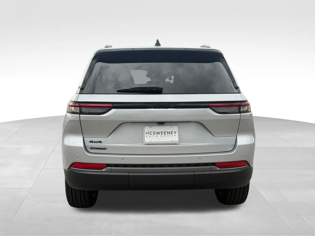 New 2026 Silver Zynith Exterior Paint Jeep Limited image 27