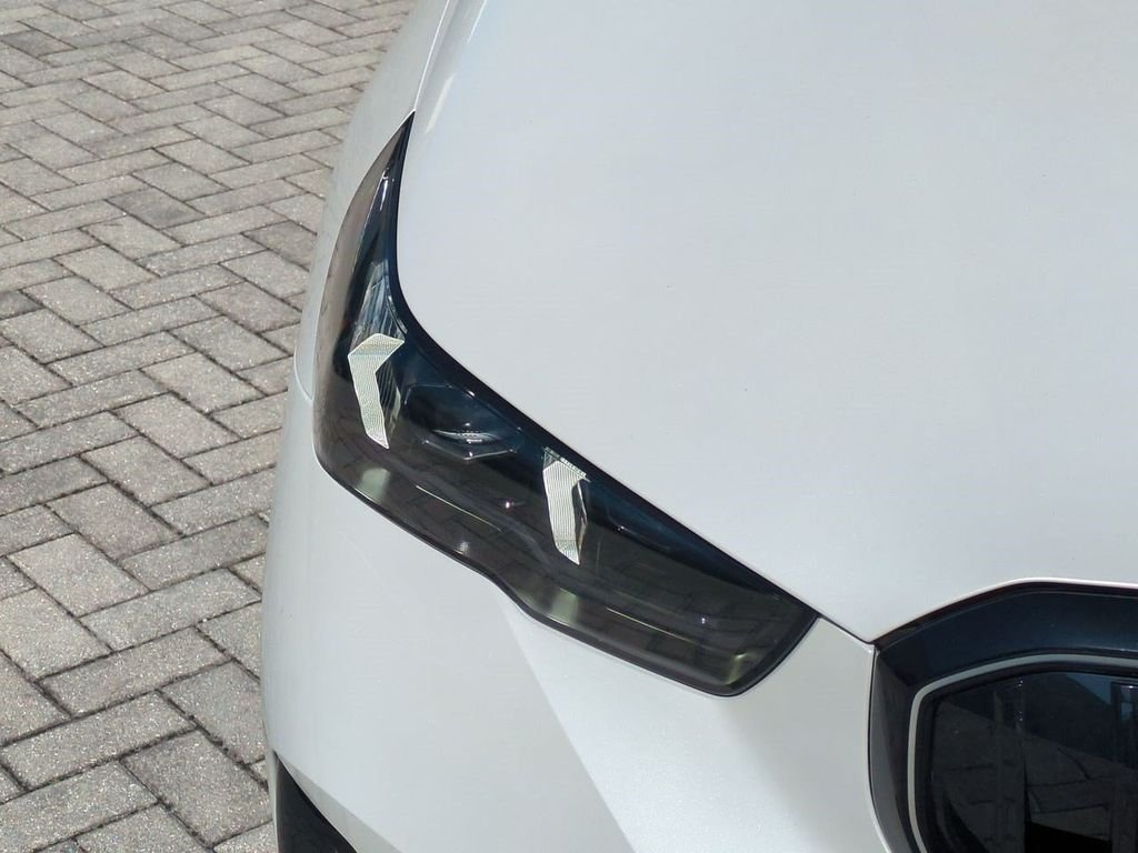 New 2027 Mineral White Metallic BMW 530i xDrive image 10