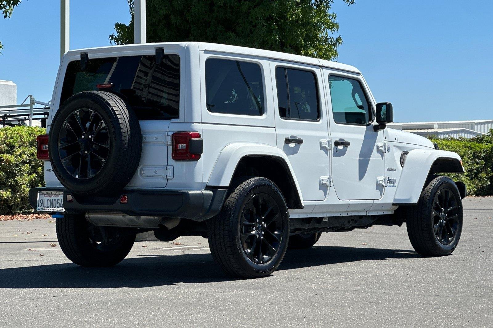 Used 2024 Bright White Clearcoat Jeep Sahara image 4