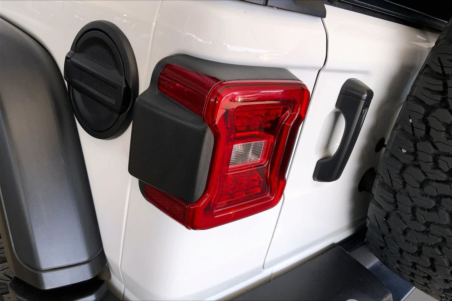 Used 2024 Bright White Clearcoat Jeep Rubicon image 29