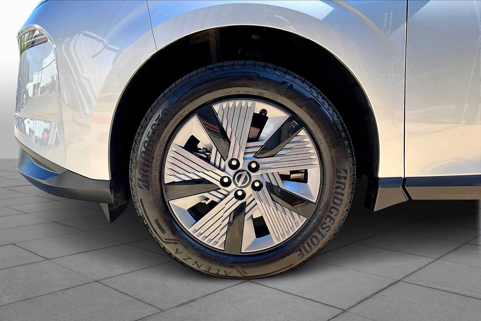 Used 2025 Brilliant Silver Metallic Nissan SL image 10