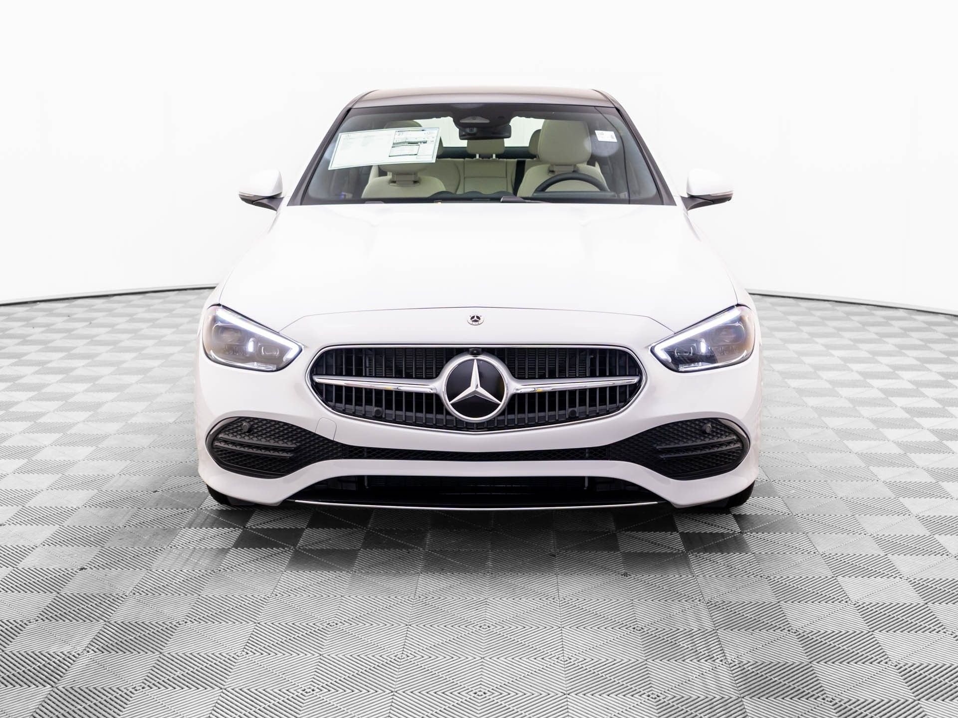 New 2026 MANUFAKTUR Moonlight White Metallic Mercedes-Benz C 300 image 9