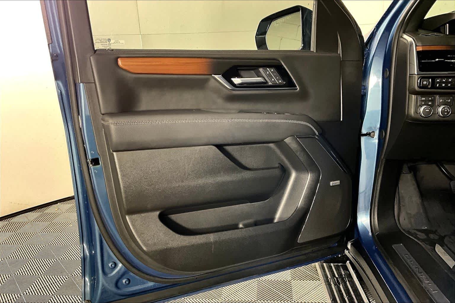 2026 GMC Yukon Denali - Photo 21