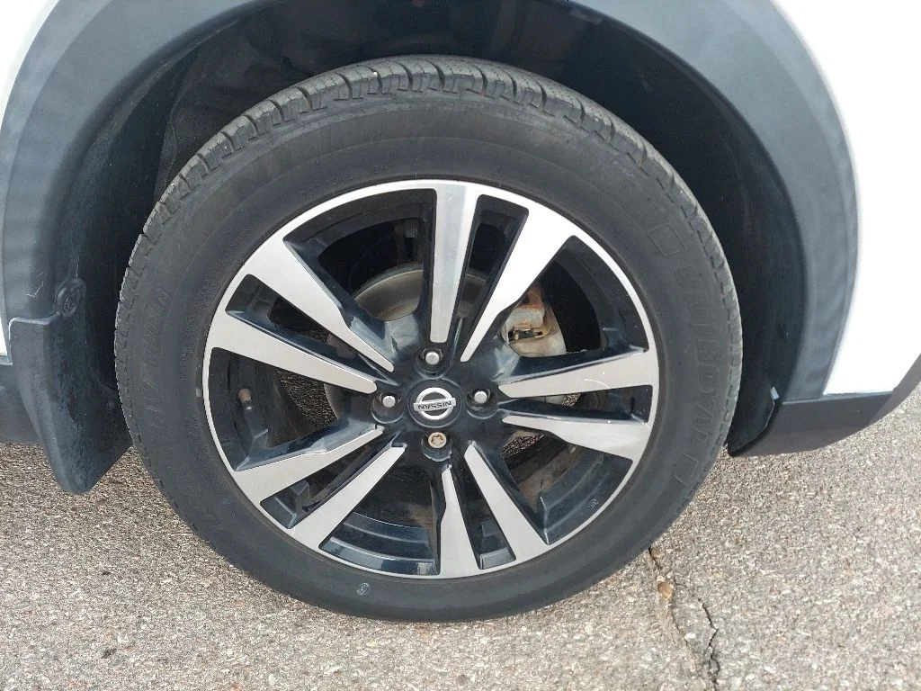 Certified Used 2020 White Nissan SR image 9