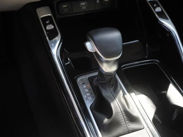 Used 2023 White Kia SX image 26