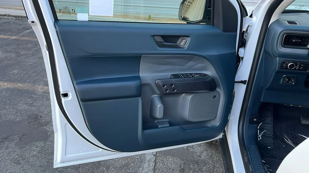 New 2025 Oxford White Ford Lariat® image 15