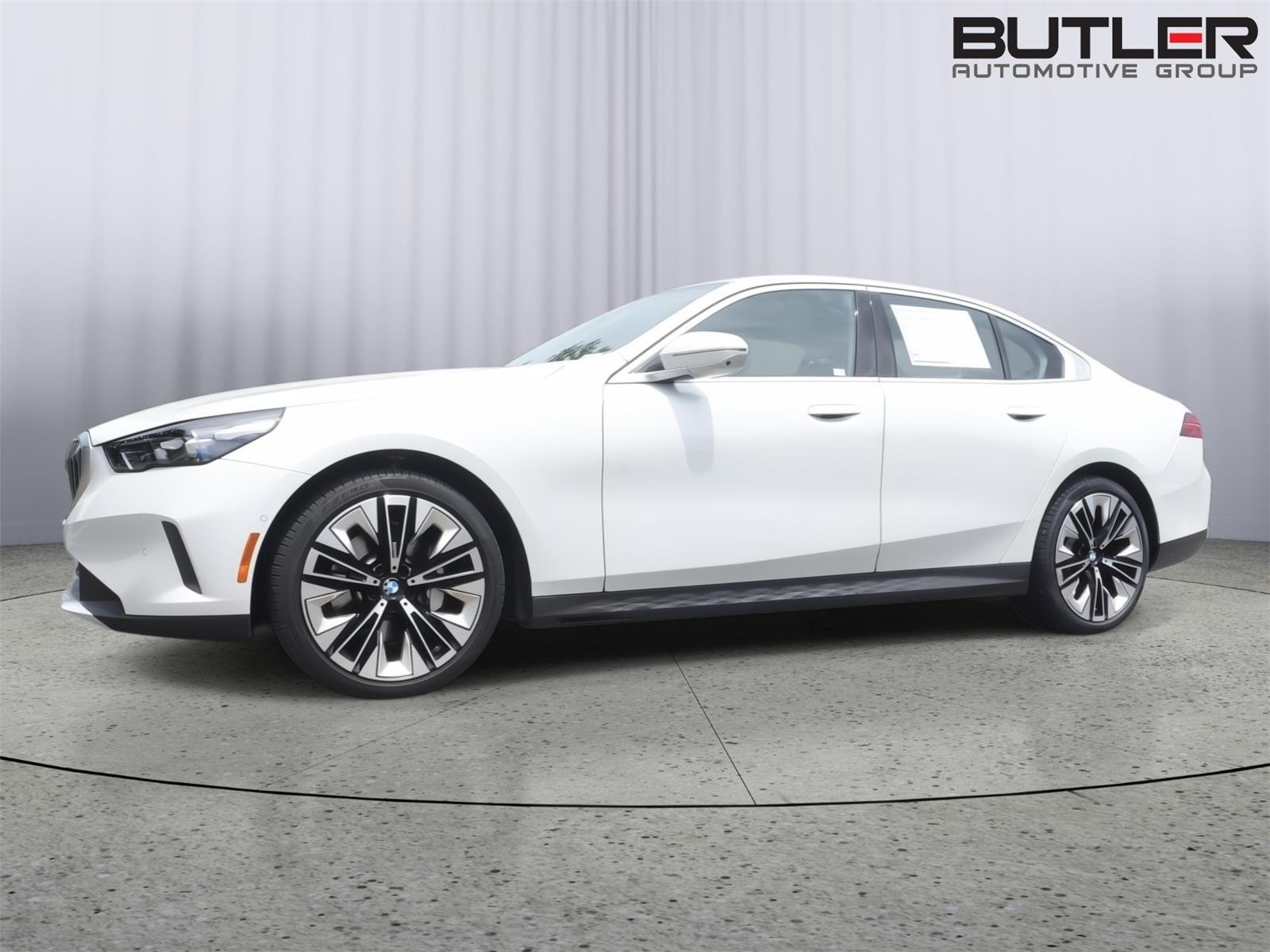 Used 2026 Alpine White BMW 530i image 43
