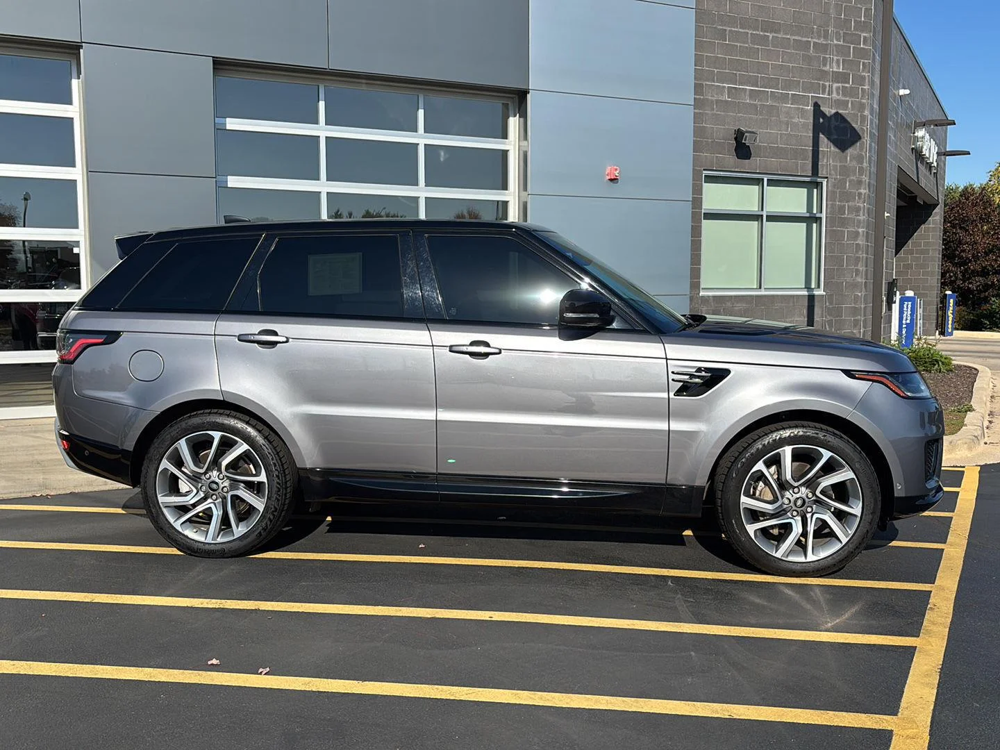 Used 2021 Eiger Grey Land Rover HSE Silver Edition image 5