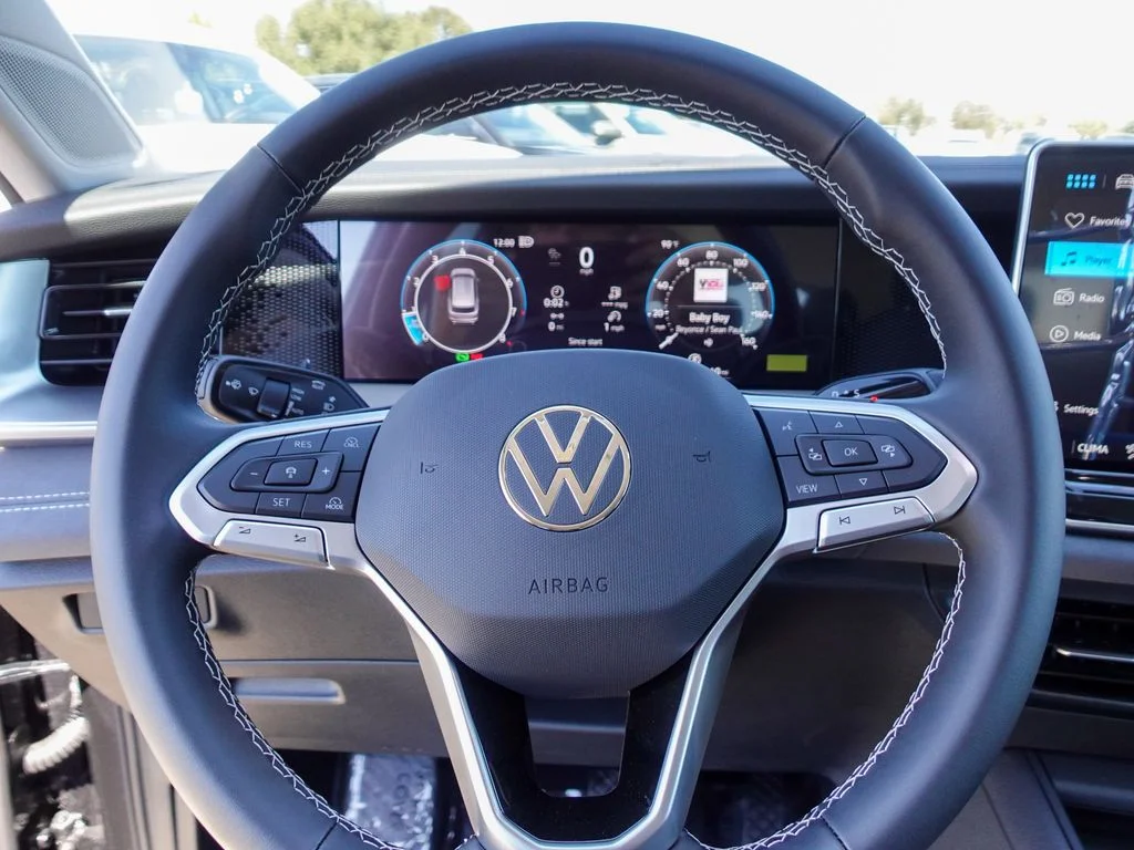 New 2026 Deep Black Pearl Volkswagen 2.0T SE image 12