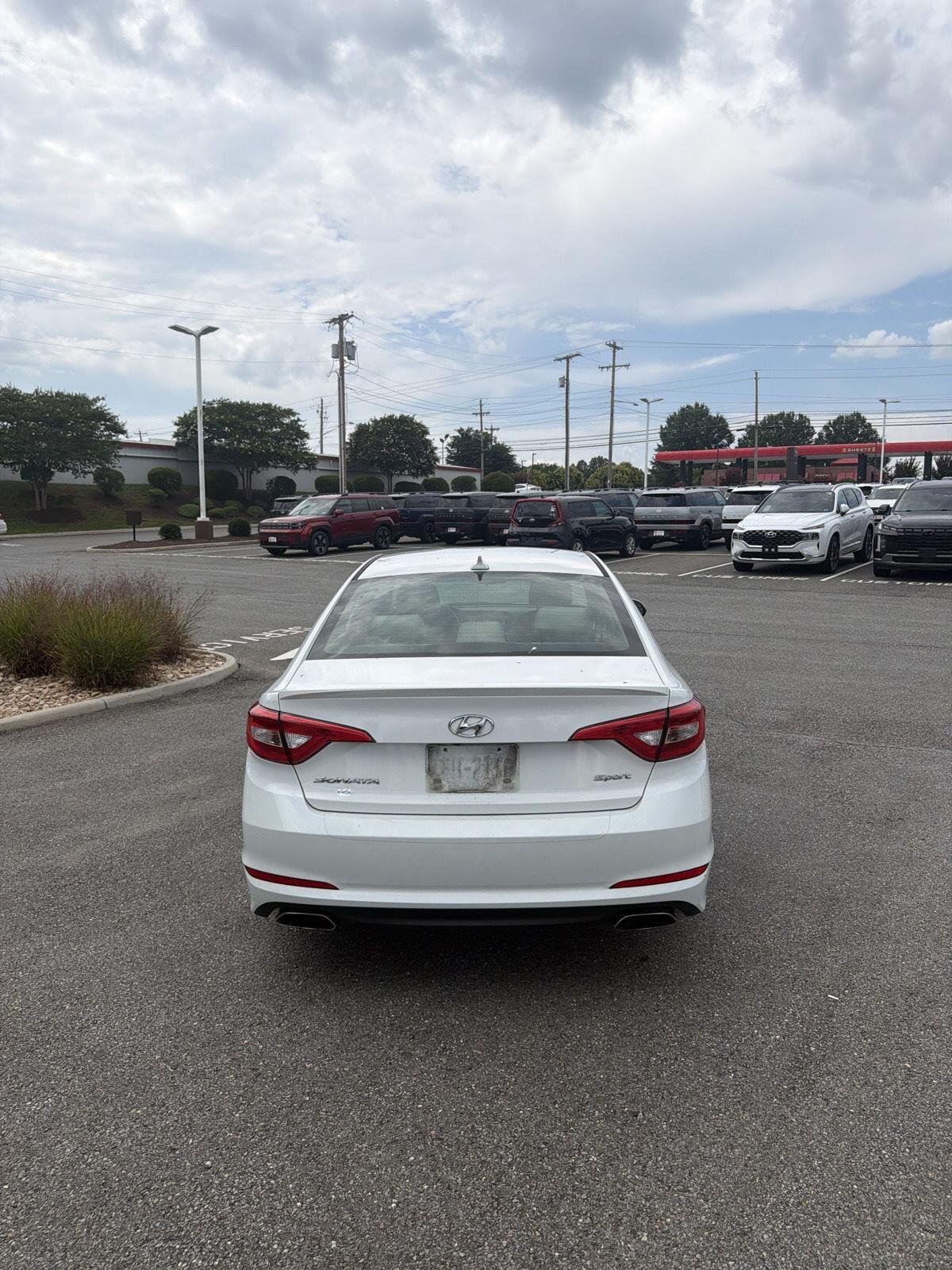 Used 2017 Quartz White Pearl Hyundai Sport image 5