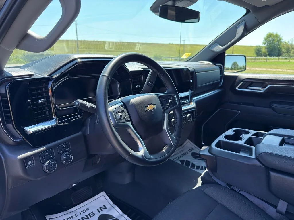 Used 2023 Gray Chevrolet LT image 18