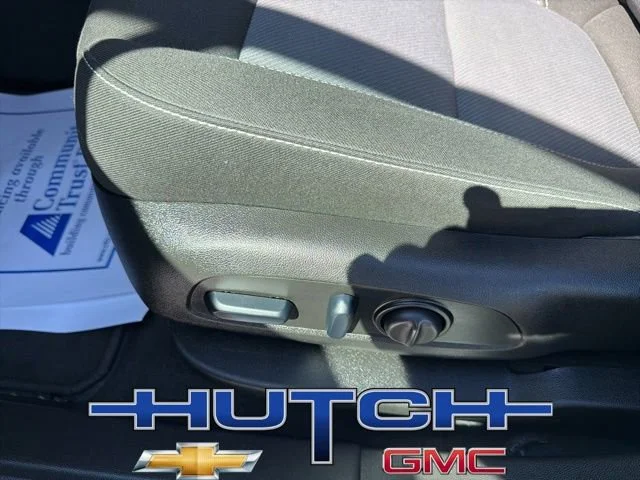 Used 2025 Summit White Chevrolet 2LT image 21
