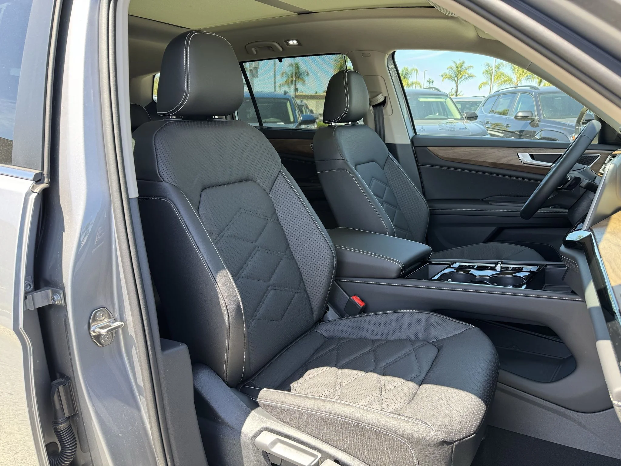 New 2026 Silver Mist Metallic Volkswagen 2.0T SE w/Technology image 34