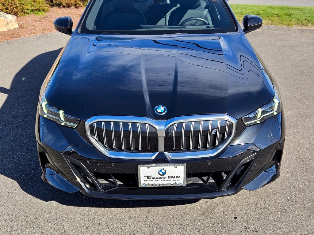 Certified Used 2025 Black Sapphire Metallic BMW xDrive40 image 8