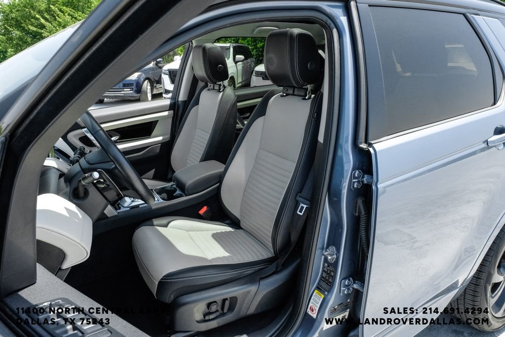 Certified Used 2023 Byron Blue Metallic Land Rover SE R-Dynamic image 31