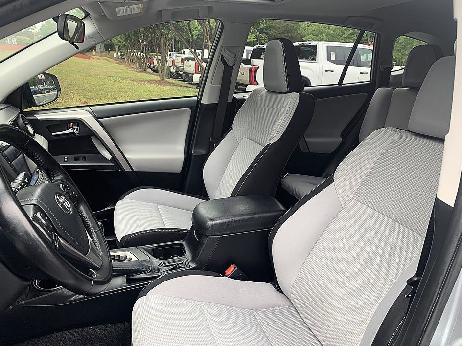 Used 2018 Silver Sky Metallic Toyota XLE image 10