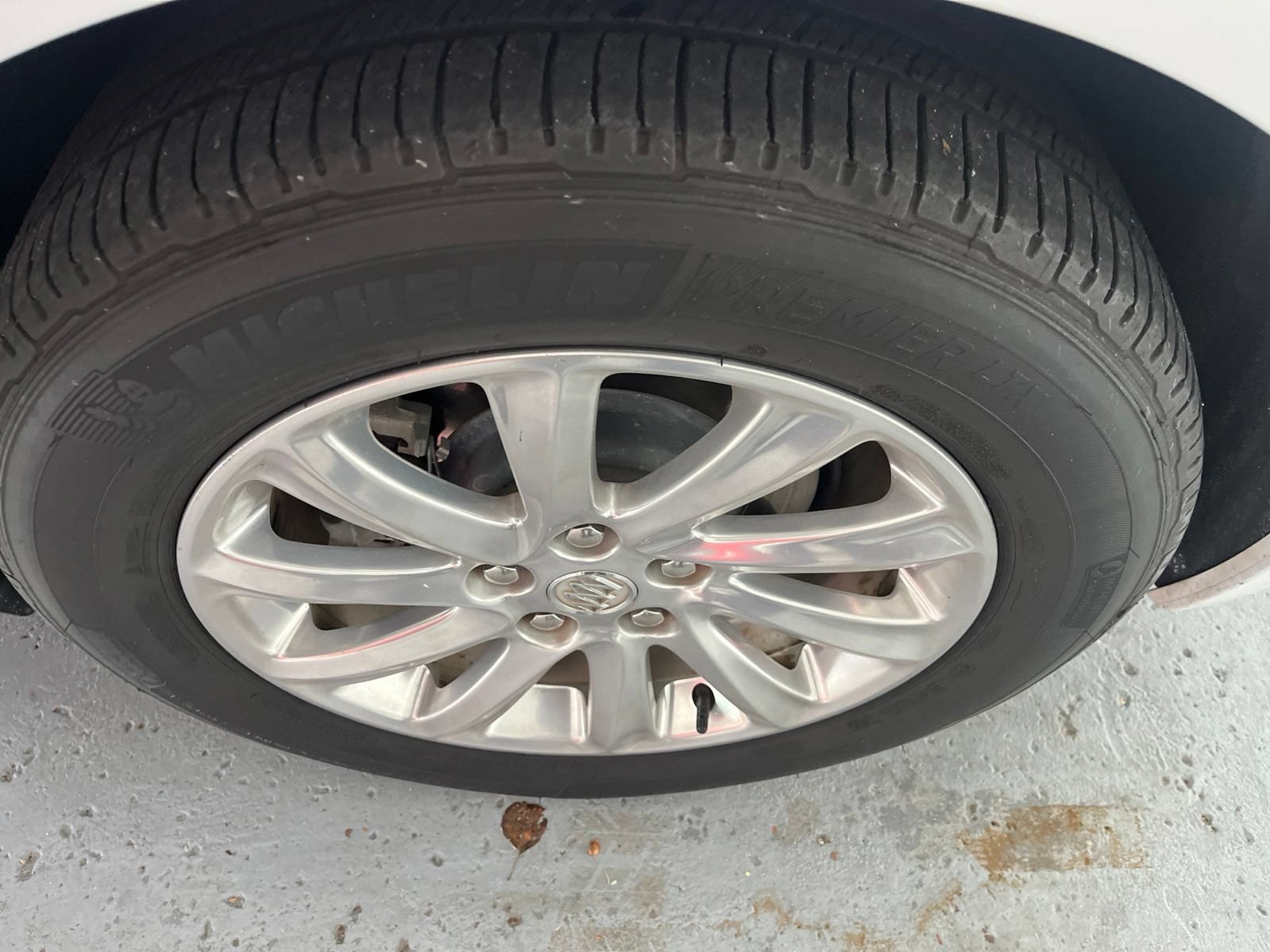 Used 2020 SUMMIT WHITE Buick Essence image 9