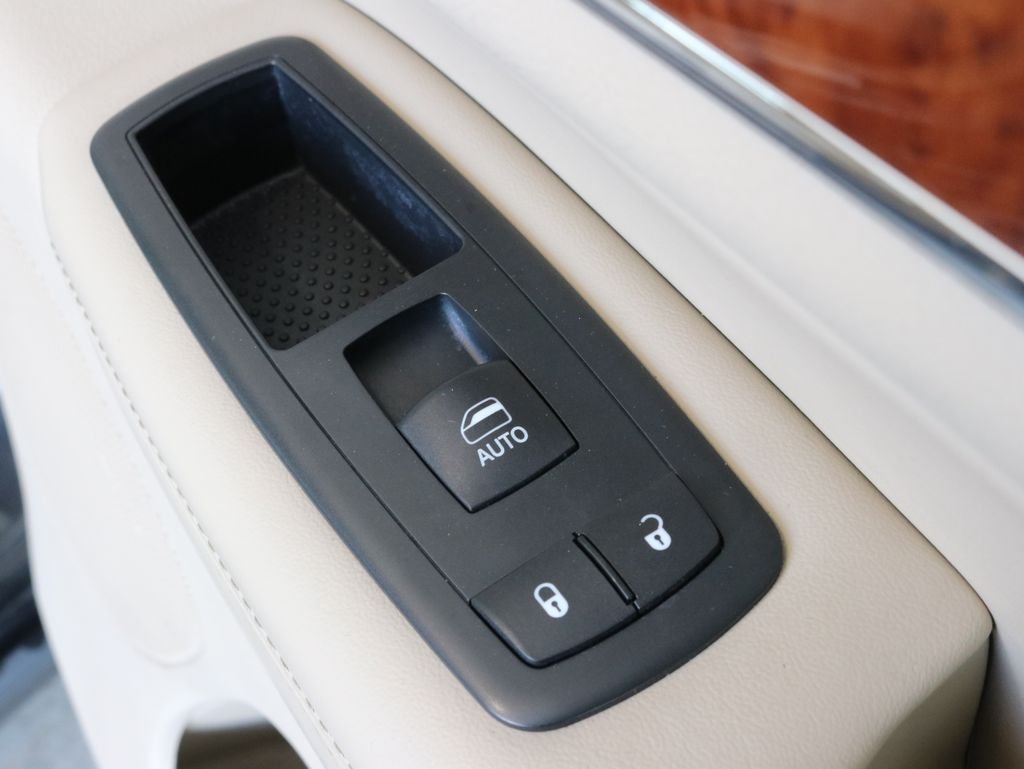 Used 2011 Gray Jeep Limited image 41