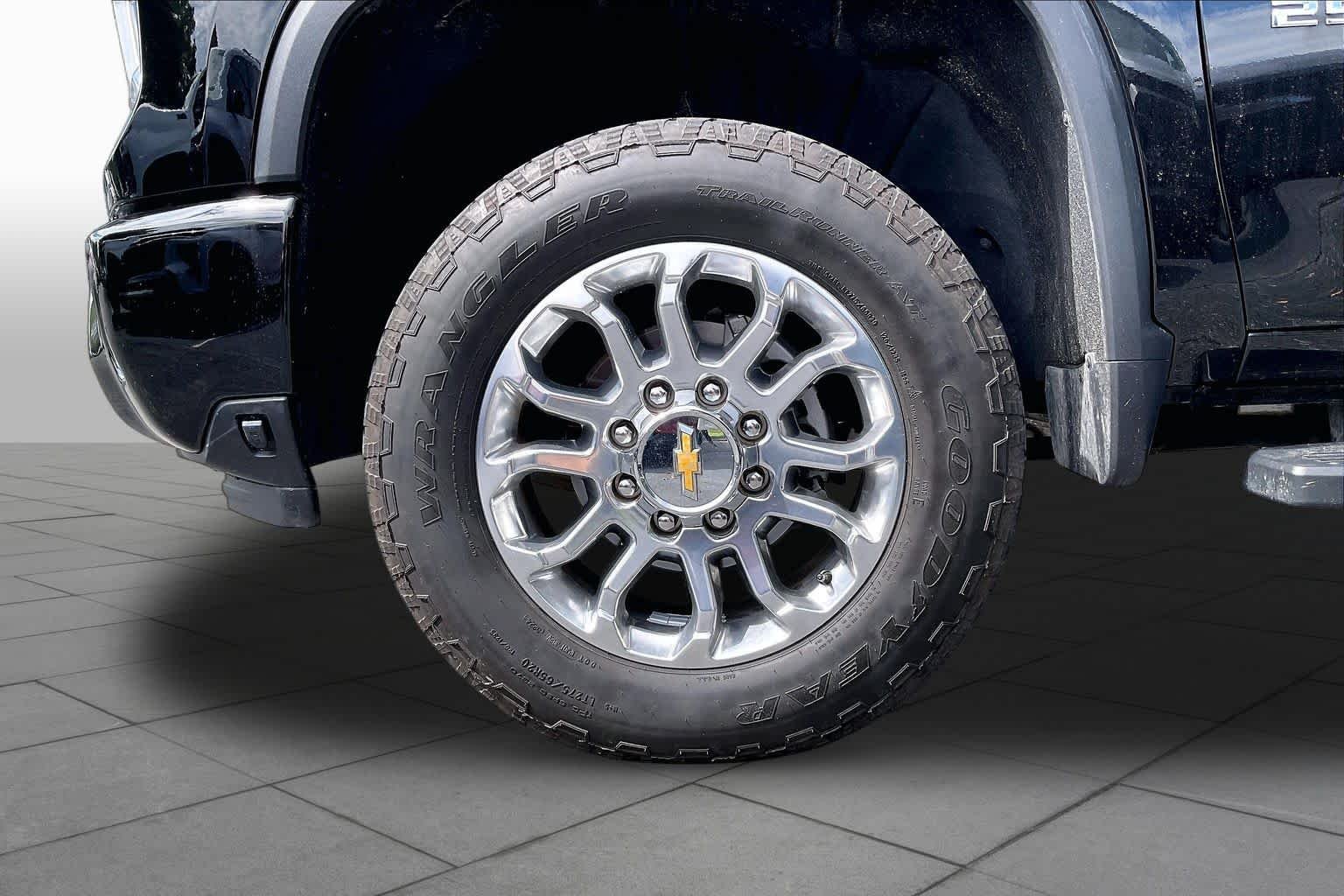 2025 Chevrolet Silverado 2500HD LTZ - Photo 10