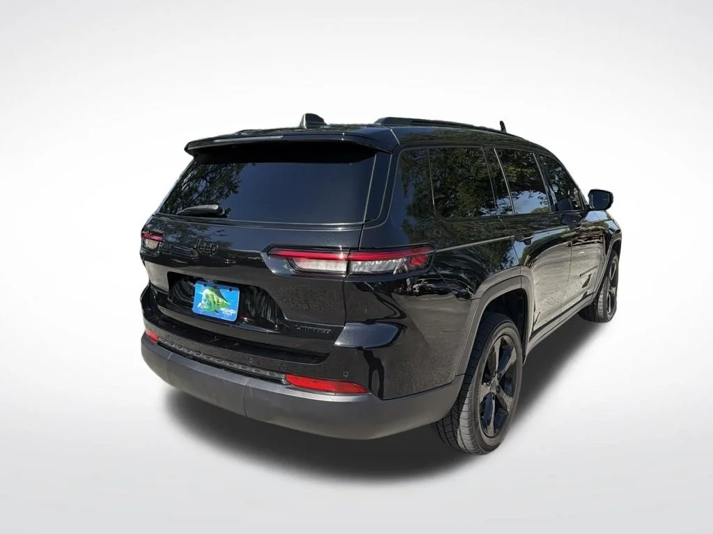 Certified Used 2024 Diamond Black Jeep Limited image 5