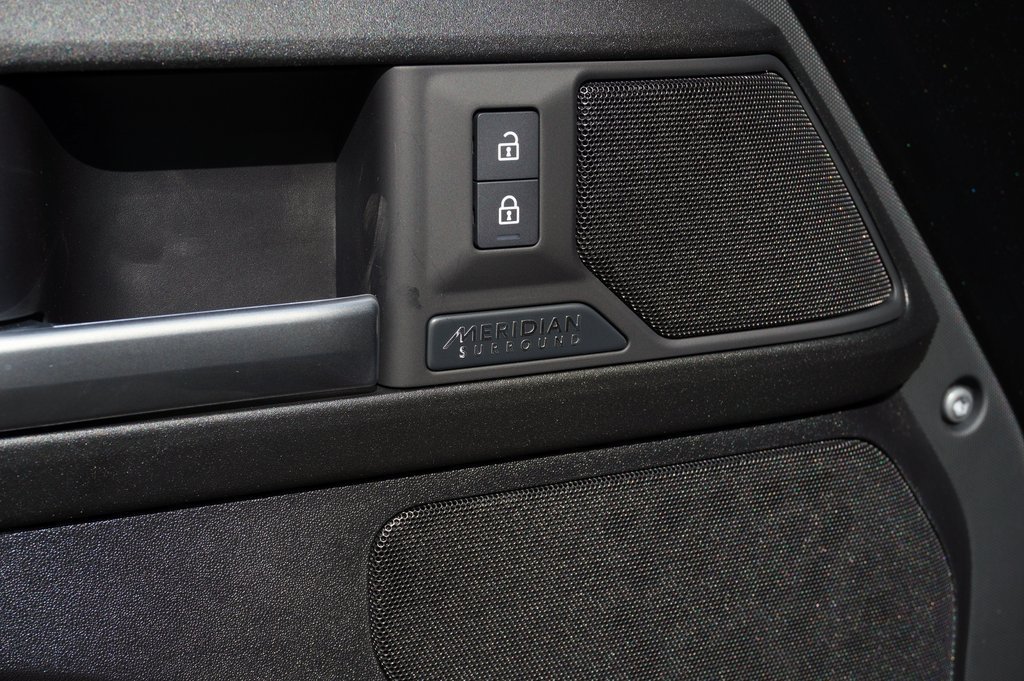 New 2026 Santorini Black Land Rover V8 image 11