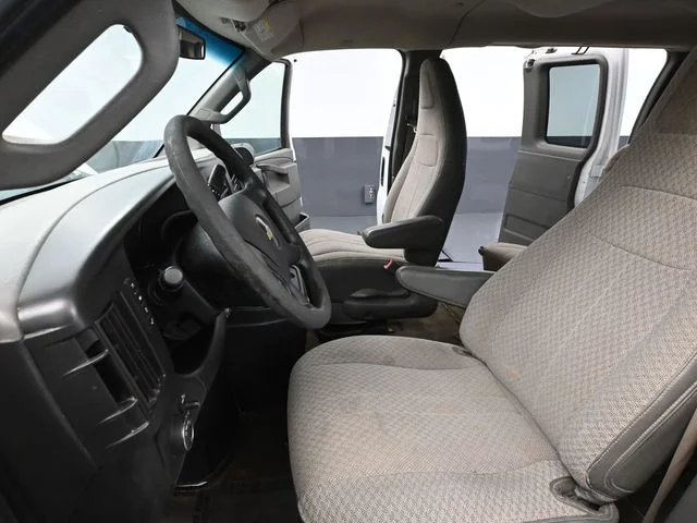 2017 Chevrolet Express Passenger LS - Photo 21