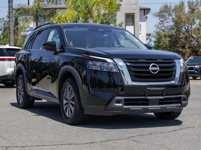 2024 Nissan Pathfinder SV