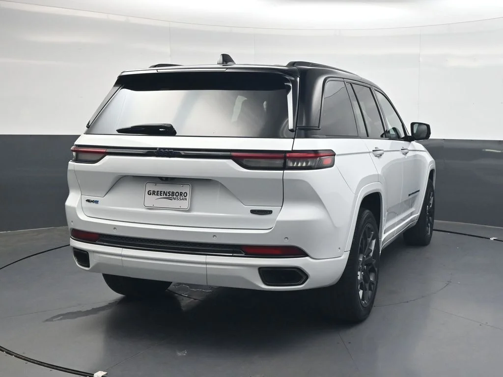Used 2023 White Jeep Summit Reserve 4xe image 5