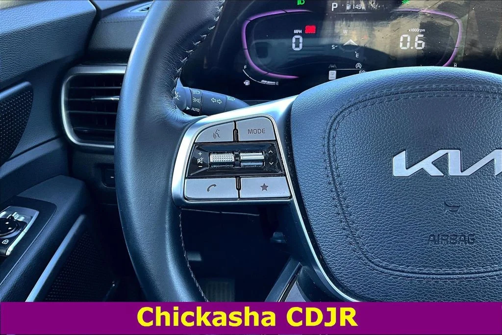 Used 2025 White Kia S image 11
