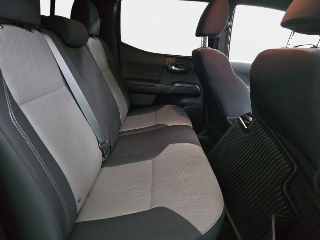 Used 2020 Silver Toyota SR5 image 13