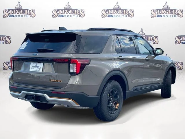 New 2026 Gray Ford Tremor image 3