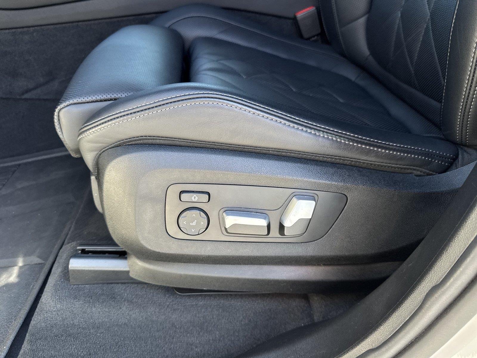 Used 2024 Mineral White Metallic BMW sDrive40i image 11