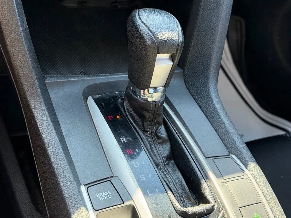 Used 2017  Honda EX image 21