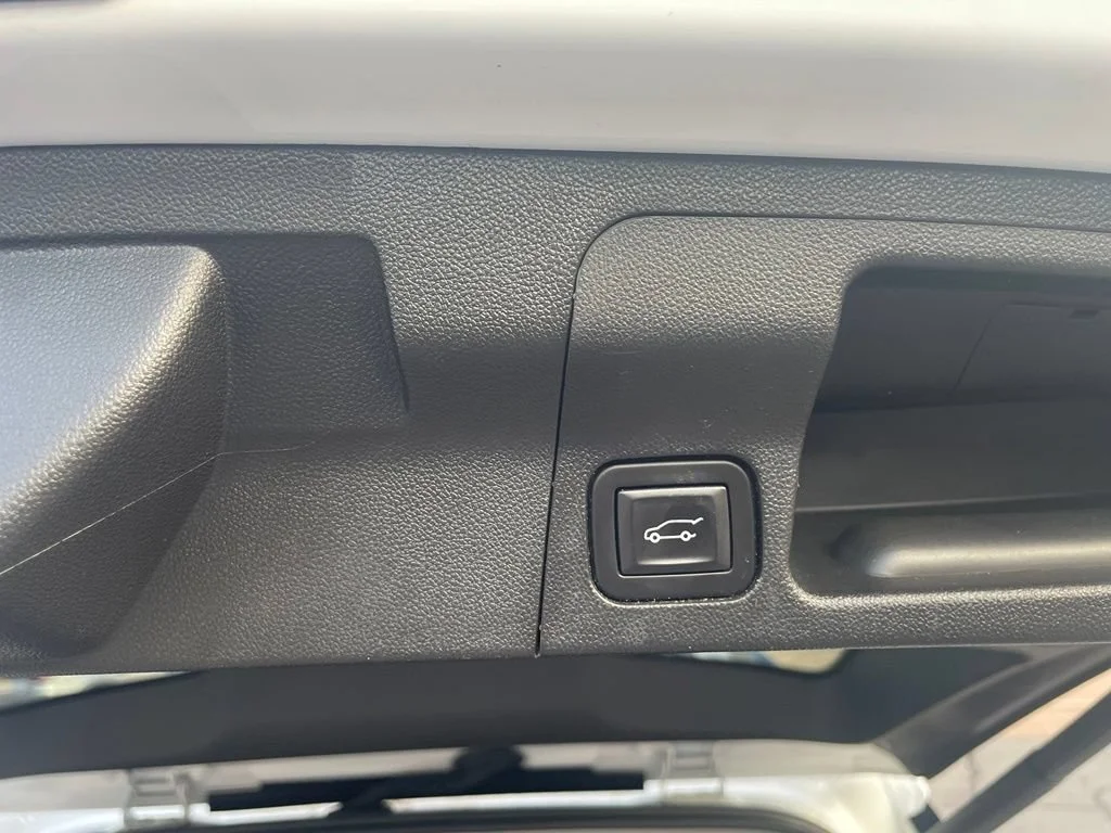Used 2017 SUMMIT WHITE GMC SLT image 11