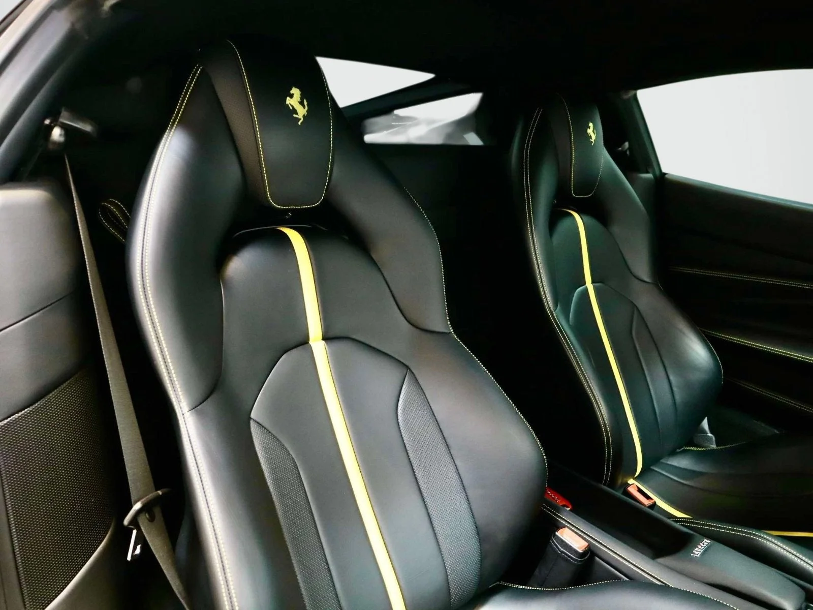 Certified Used 2022 Nero Ferrari  image 18