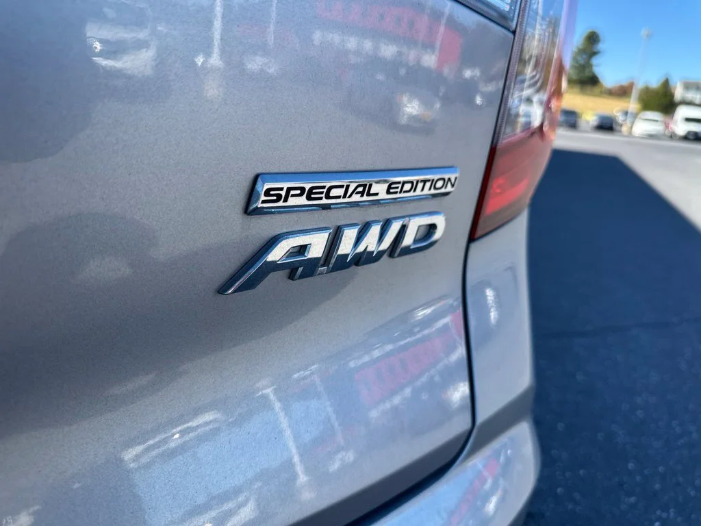 Used 2022 Lunar Silver Metallic Honda Special Edition image 4