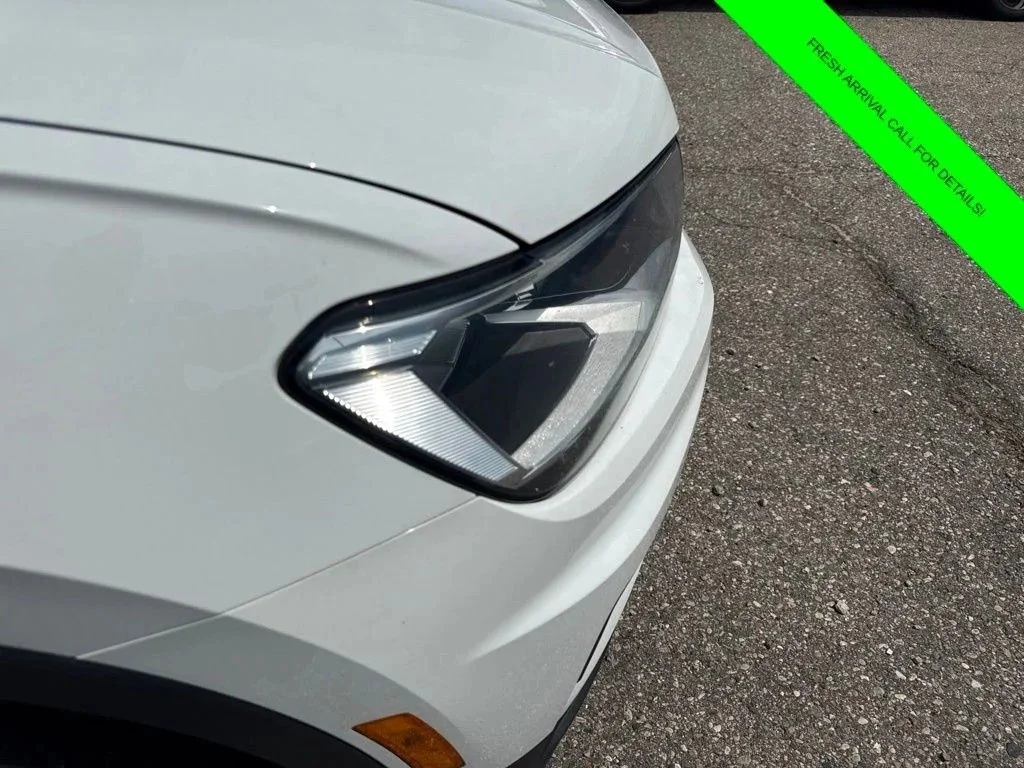 Used 2019 Pure White Volkswagen 2.0T SE image 4