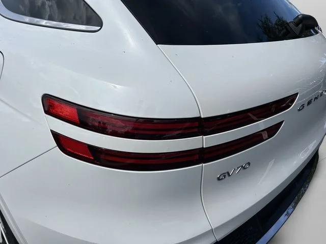 Used 2024 White Genesis 2.5T image 14