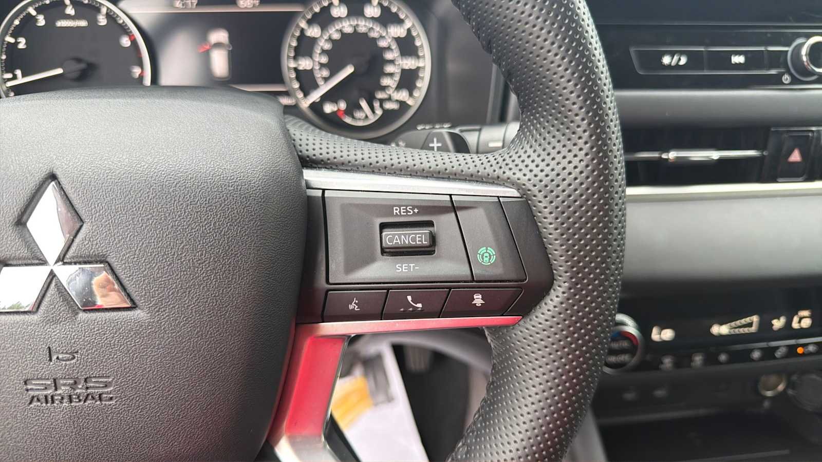 Used 2025 Alloy Silver Metallic Mitsubishi SE image 14