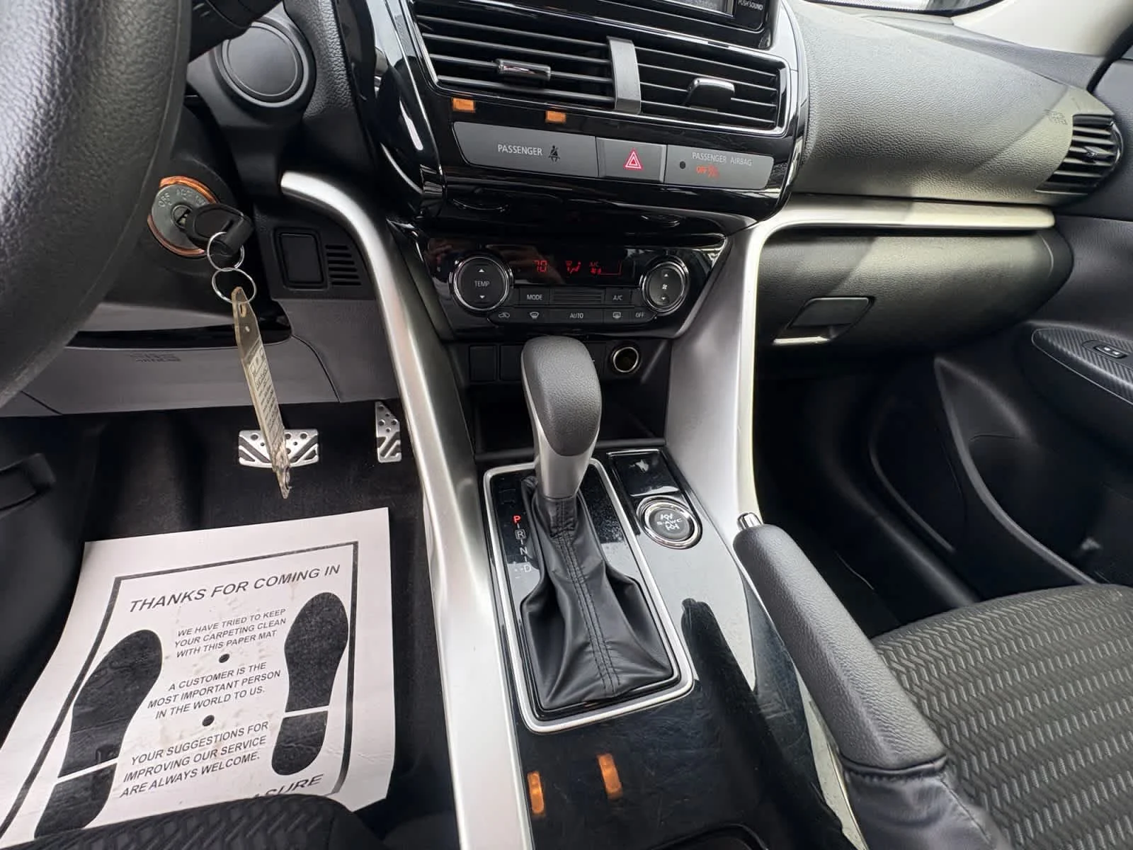 Used 2025 White Diamond Mitsubishi ES image 17