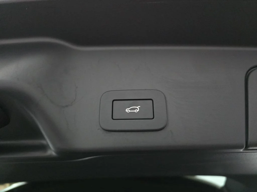 Used 2023 Nolita Gray Metallic Land Rover SE image 16